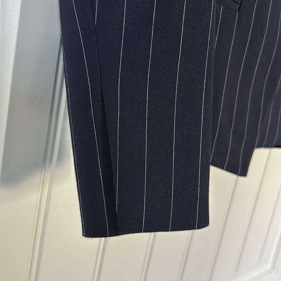NWOT Women’s Armani Exchange Collarless Pinstripe Blazer in Navy Blue (Size 4) - Picture 5 of 9